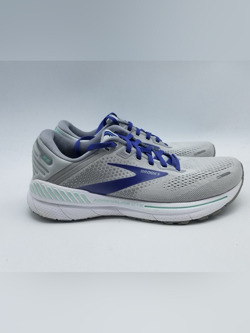 Brooks Adrenaline GTS 22 Women's Running Sneakers Size 9 Athletic Athlete Sporty